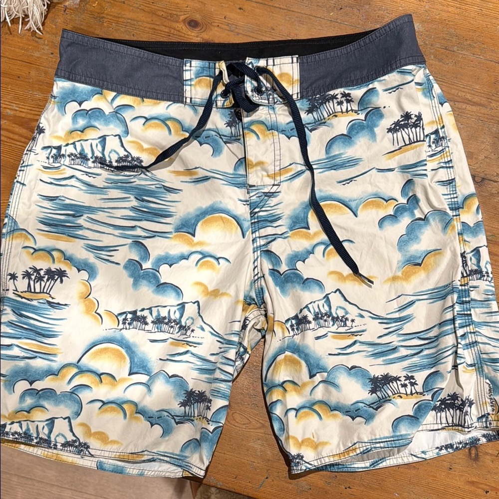Quiksilver Men's Scenic Print Swim Shorts - Blue and Yellow 32 waist